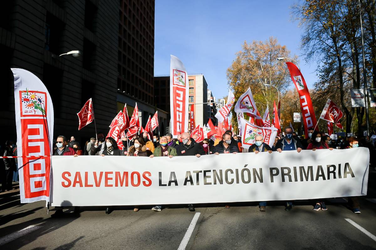 Imagen de la pancarta principal de la manifestación frente al Ministerio de Sanidad pidiendo más financiación para atención primaria (Fotos: José Luis Pindado)